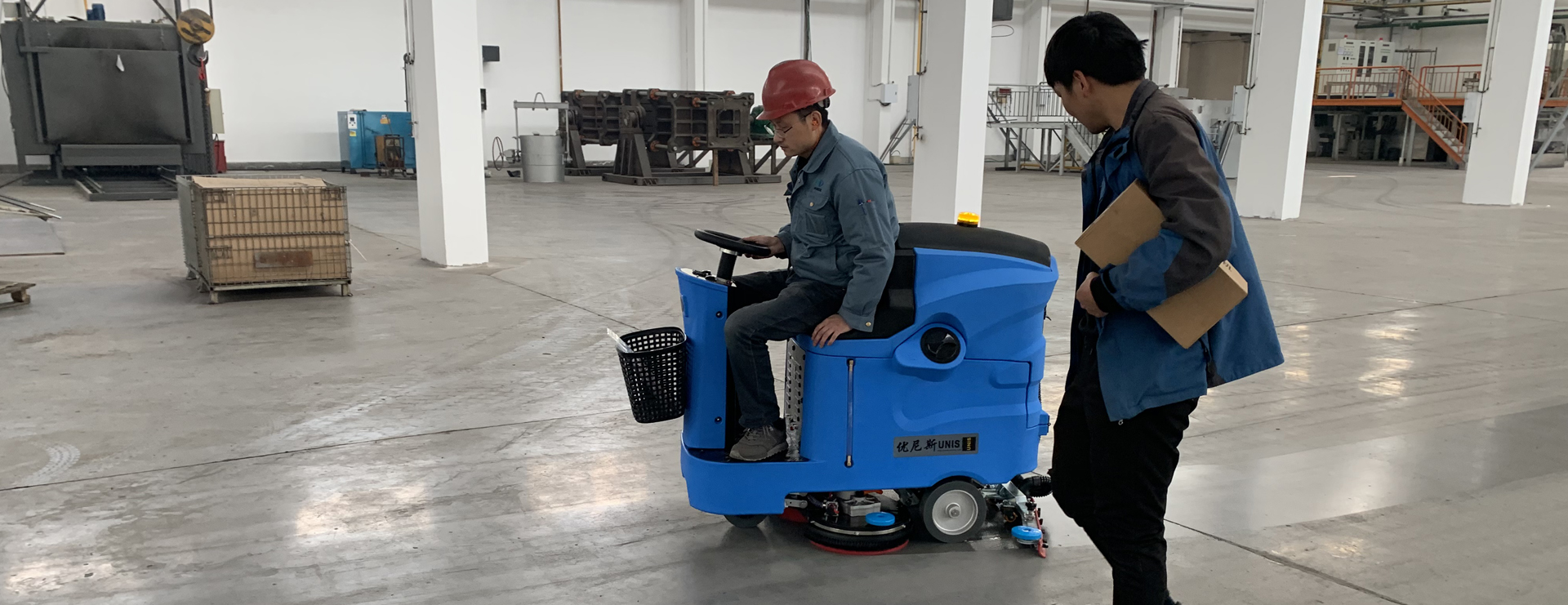 苏州珑兆精密选择优尼斯洗地机